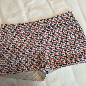 Vineyard Vines womens American flag whale pattern shorts 3.5" inseam